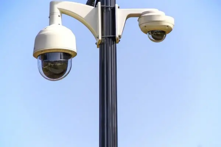 Screenshot 2025-07-09 at 14-24-33 meilleure-camera-de-surveillance-exterieure-sans-fil.webp (Image WEBP 600 × 400 pixels)